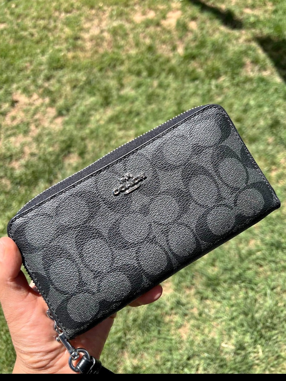 Coach Black and Charcoal Signature Wristlet Zip Wallet - EUC